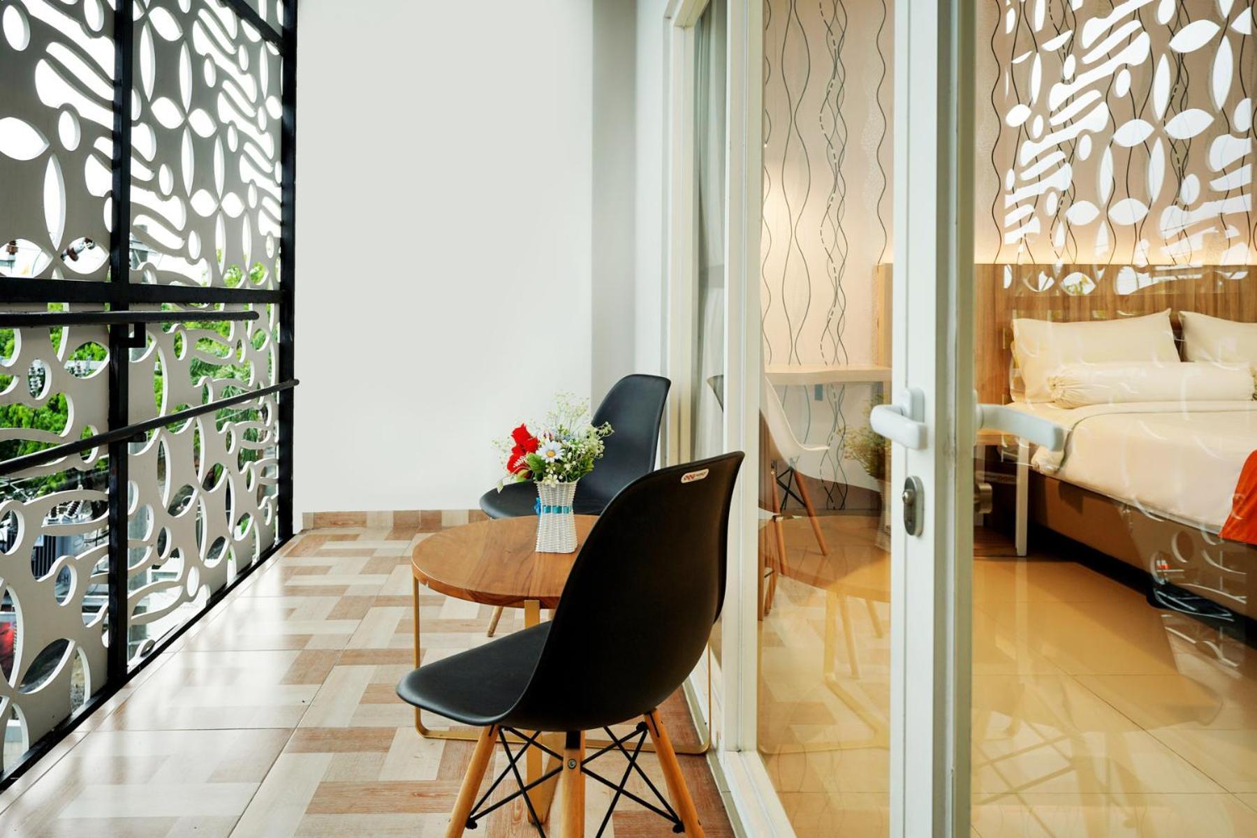 Front One Hotel Sragen Buitenkant foto