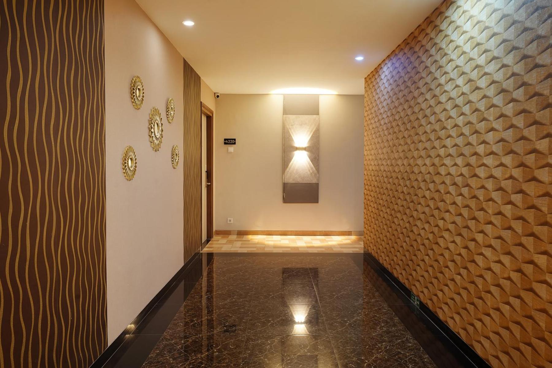 Front One Hotel Sragen Buitenkant foto