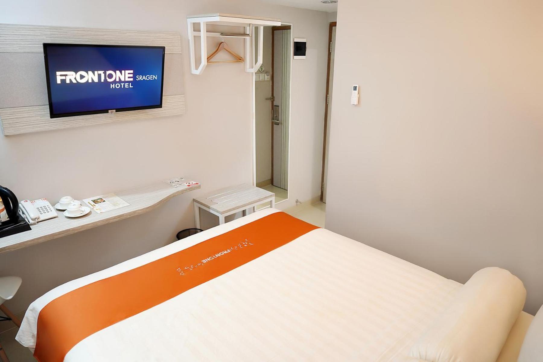 Front One Hotel Sragen Buitenkant foto